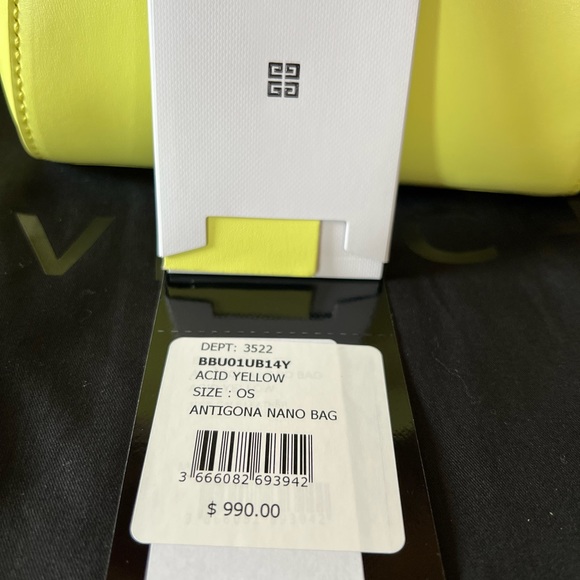 Givenchy Antigona leather nano stachel bag - Picture 9 of 14